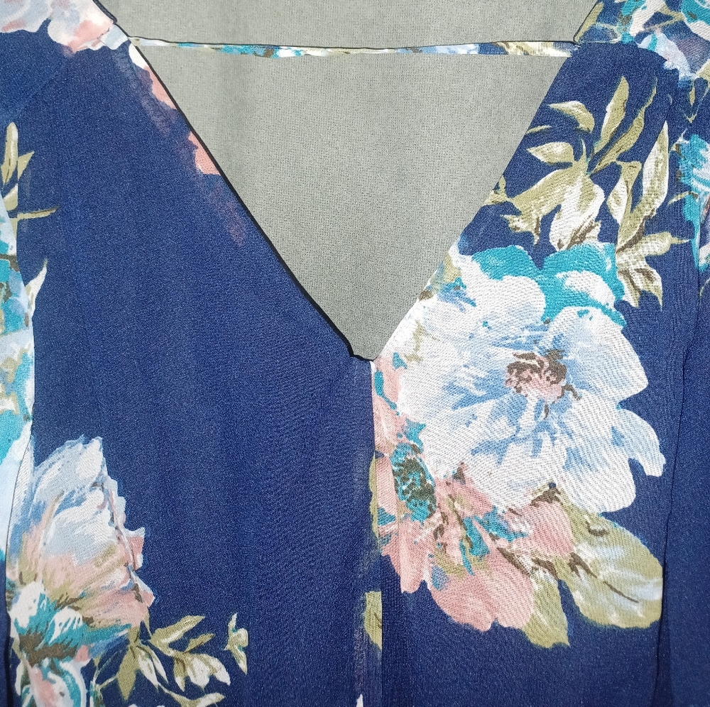 FLORAL SHORTS ROMPER - Picture 8 of 13